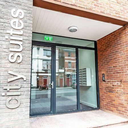 Luxury 1 Bed Apartment In City Centre With Parking Chester Extérieur photo