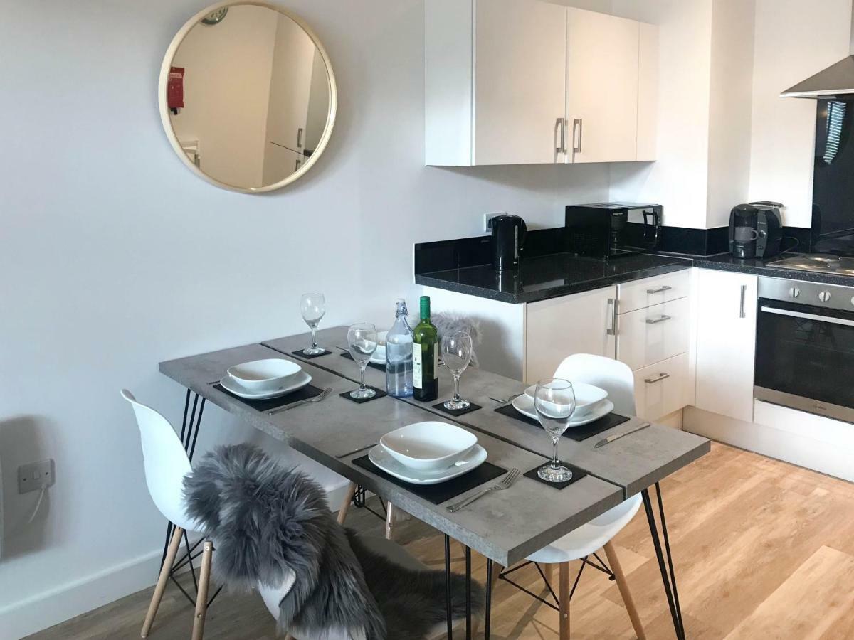 Luxury 1 Bed Apartment In City Centre With Parking Chester Extérieur photo